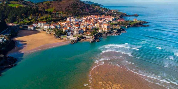 Mundaka, der beste Strand zum Surfen im Norden Spaniens.