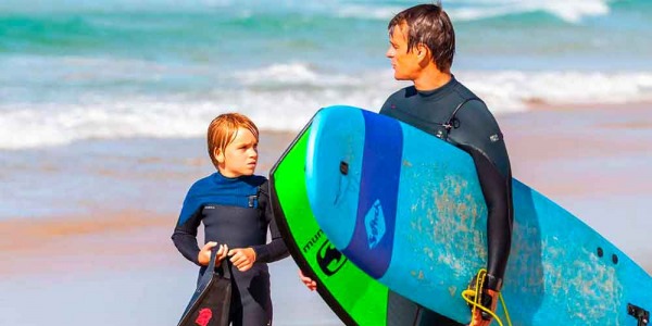 How to make your children share your passion for surfing?